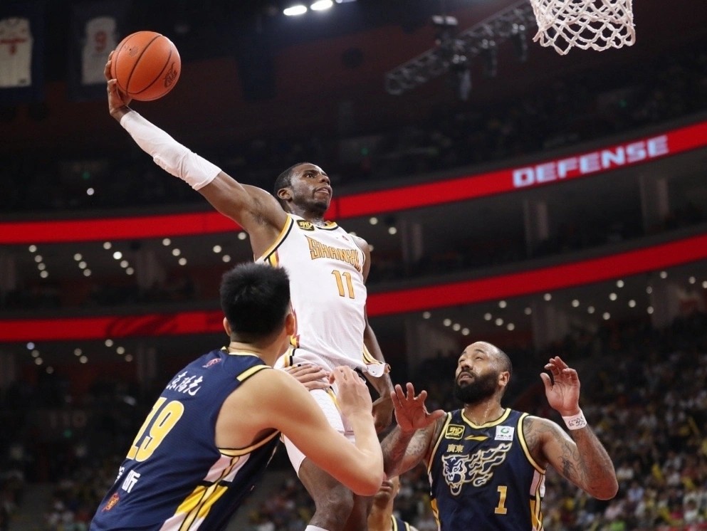 星空体育官网冲刺阶段体能课后，曼城主帅复盘备战CBA季后赛，震撼外界，身体对抗强度拉满的简单介绍